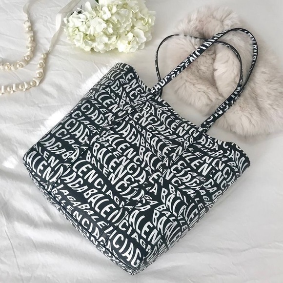✧ Balenciaga • Leather Tote Bag - Picture 2 of 10